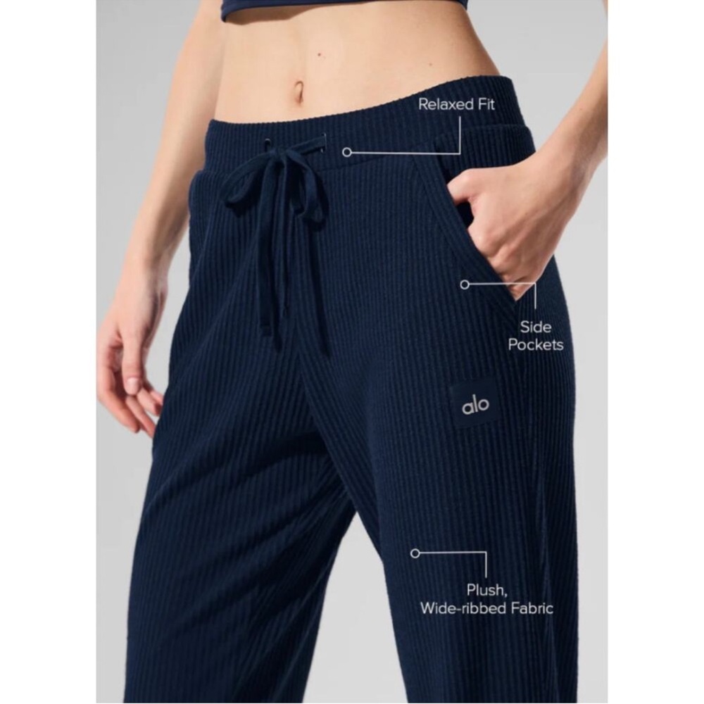 (XS) NWT $134 Alo Yoga Muse Wide Leg Pant Navy Size XSmall - Picture 3 of 4